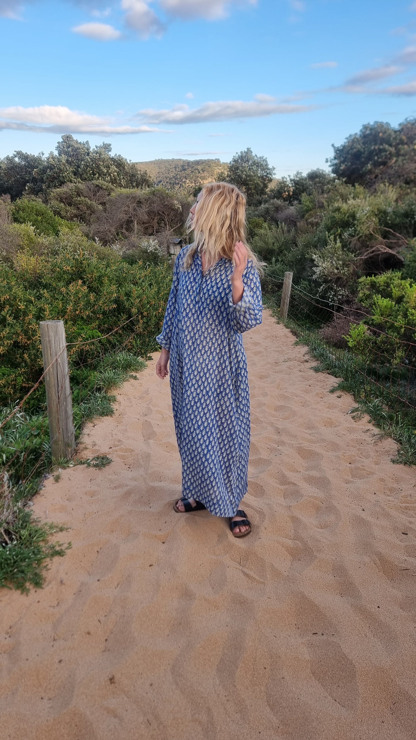 Avni Kaftan - Blue